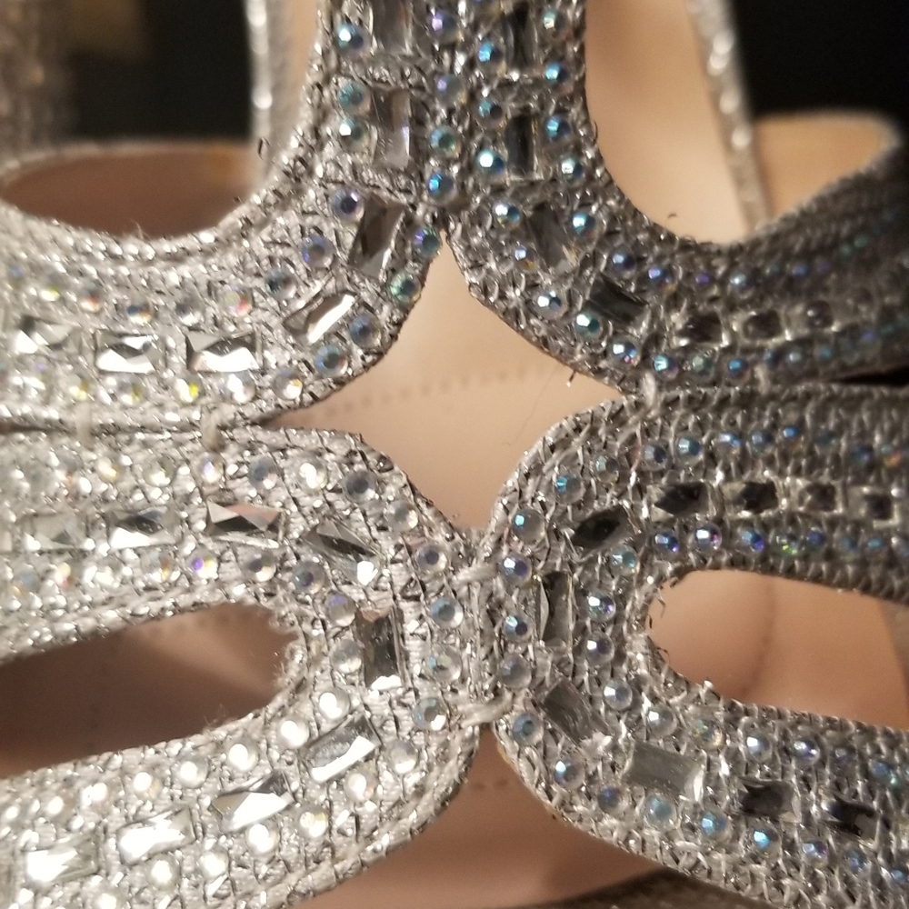 Ladies Silver Peep Toe De Blossom Collection -Size 7.5